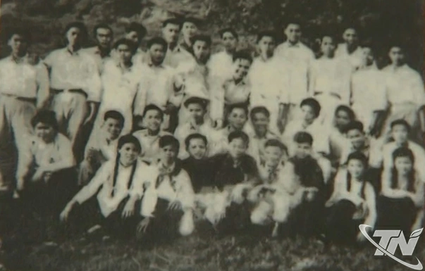 Thầy và trò Trường Cấp 2 Ngân Sơn (cũ) niên học 1959-1960
(nay là xã Ngân Sơn, ảnh chụp năm 1960).