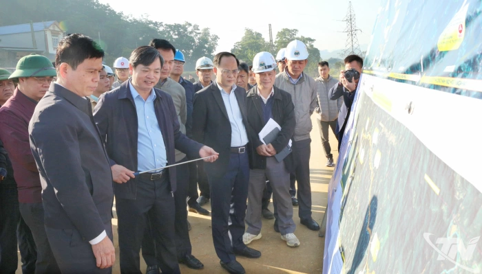 Thứ trưởng Bộ Xây dựng Lê Anh Tuấn kiểm tra tiến độ dự án cao tốc Chợ Mới - Bắc Kạn