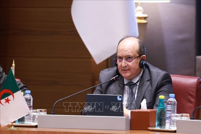 Thủ tướng Cộng hòa Algeria Dân chủ Nhân dân Sifi Ghrieb phát biểu. Ảnh: Dương Giang/TTXVN