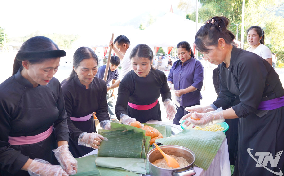 Nhiều hoạt động được xóm Tỉn Keo tổ chức trong Ngày hội.