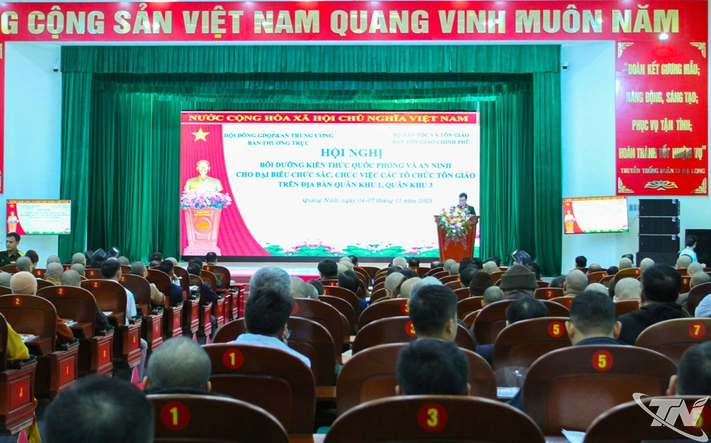 Toàn cảnh hội nghị.