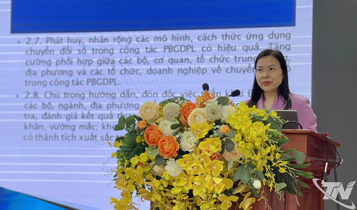 Đồng chí Giám đốc Sở Tư pháp phát biểu khai mạc hội nghị tập huấn