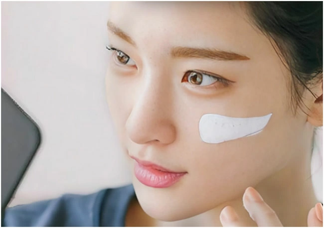 Duy trì chống nắng như thói quen hàng ngày để bảo vệ da.