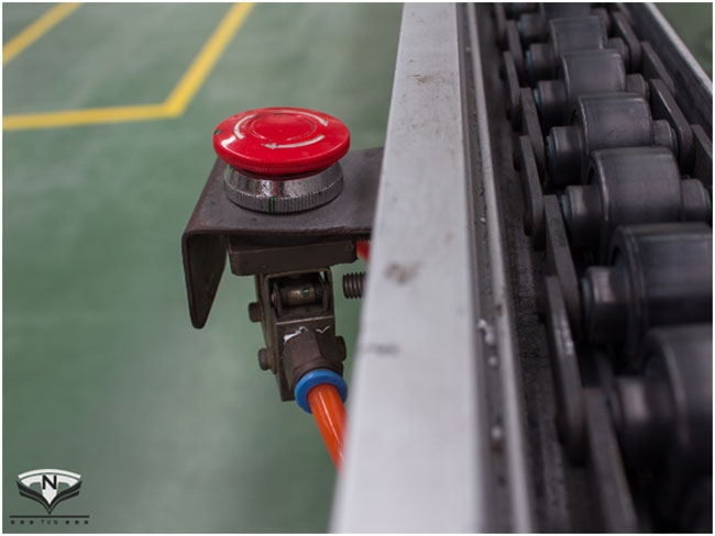 Nút dừng khẩn cấp là tiêu chuẩn an toàn bắt buộc cho hệ thống băng tải.