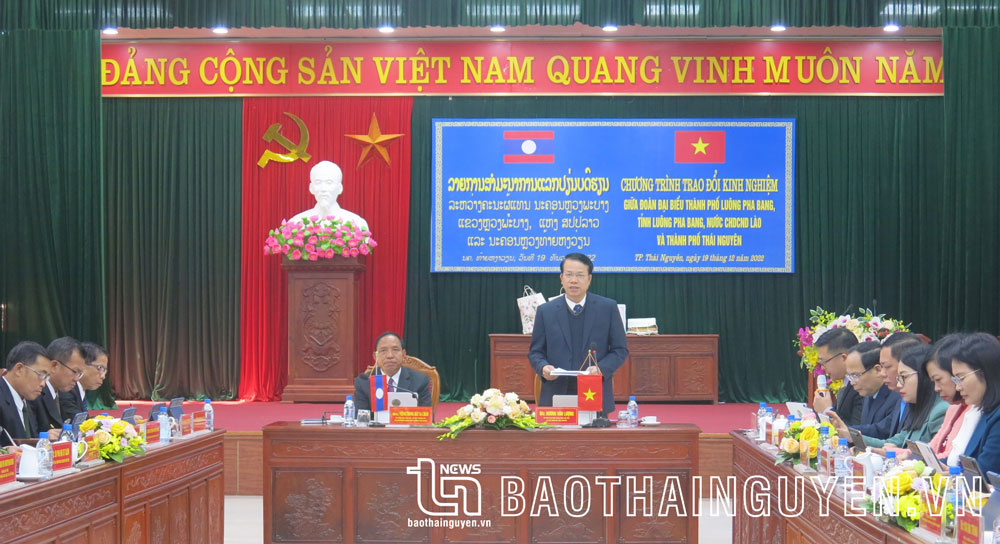 Secretary of Thai Nguyen City Party Committee Duong Van Luong informed the citys socio-economic development.