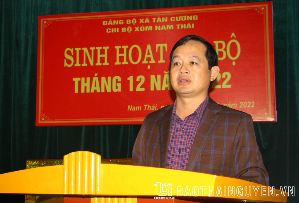 Đồng chí Phó Bí thư Thường trực Tỉnh ủy Phạm Hoàng Sơn phát biểu tại buổi sinh hoạt Chi bộ Nam Thái.