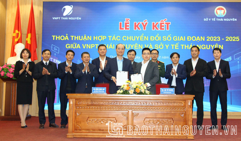 Lãnh đạo Sở Y tế và VNPT Thái Nguyên ký kết thảo thuận hợp tác thực hiện công tác chuyển đổi số giai đoạn 2023-2025.