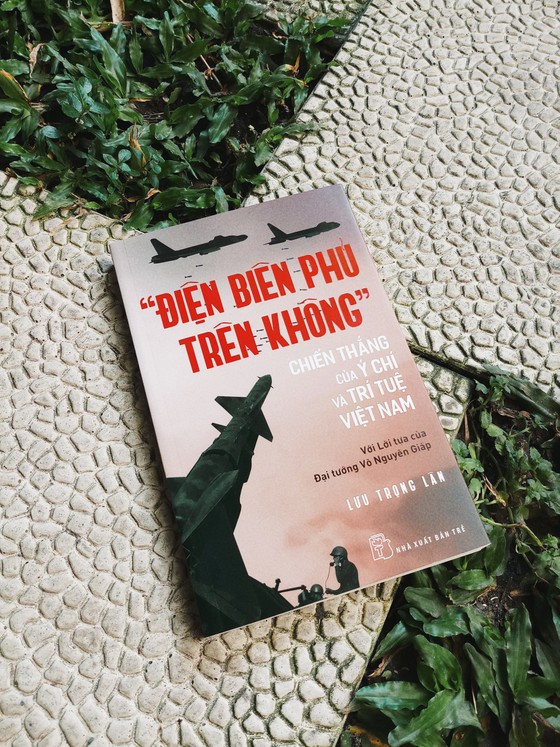 Điện Biên Phủ trên không - Chiến thắng của ý chí và trí tuệ Việt Nam của tác giả Lưu Trọng Lân 
