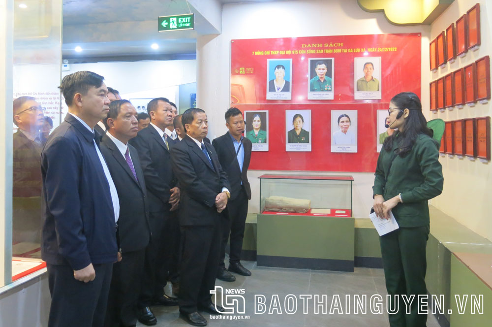 Delegates of Luang Prabang City visit the National Historic Site of 60 Young Martyrs Volunteers Company 915, Squad 91 Bac Thai, Gia Sang Ward (Thai Nguyen City)