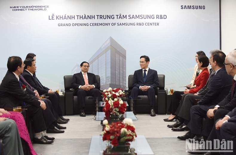 Thủ tướng Phạm Minh Chính tiếp Chủ tịch Samsung Electronics Lee Jae-yong.