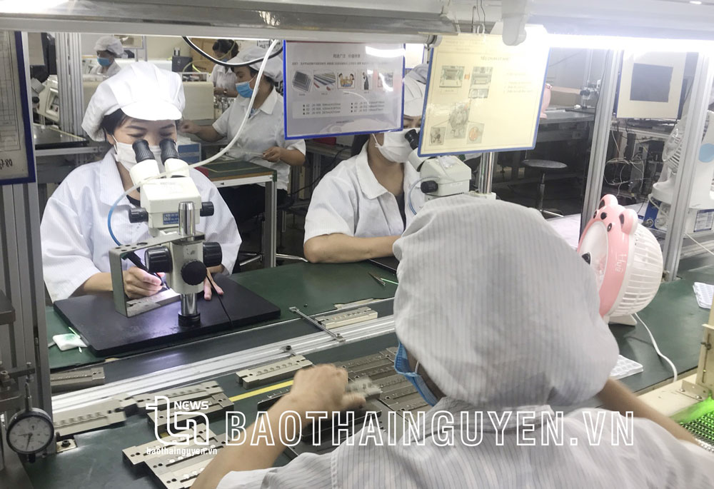 Do ít đơn hàng, từ tháng 6-2022 đến nay, Công ty TNHH Young Jin Hi - Tech Việt Nam tại KCN Điềm Thụy (huyện Phú Bình) phải cắt giảm hơn 200 NLĐ; cắt giảm từ 15-20% thời gian tăng ca của NLĐ ... để duy trì ổn định hoạt động sản xuất. 