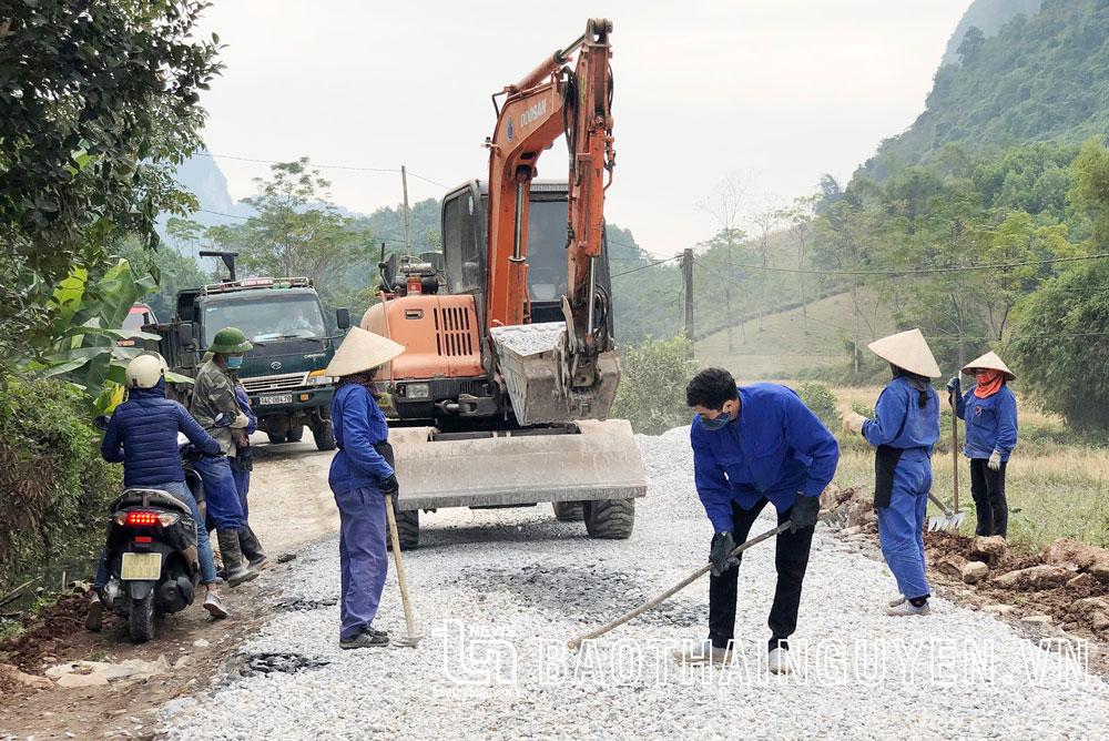 Tuyến đường từ xã Cúc Đường đi xã Thần Sa được đầu tư 7,4 tỷ đồng sửa chữa, nâng cấp; đáp ứng mong mỏi của người dân địa phương.