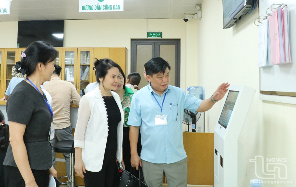 Đoàn kiểm tra của tỉnh kiểm tra cải cách hành chính, thực thi công vụ tại TP. Thái Nguyên.