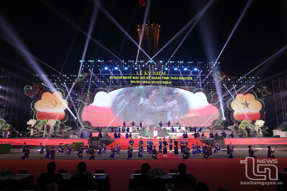 胡伯伯走访太原省60周年纪念仪式12月28日晚在太原省隆重举行。