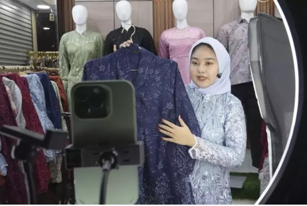 A trader conducts live sales via streaming at a store in the Tanah Abang textile market in Jakarta, Indonesia,  (Photo: https: jakartaglobe.id)