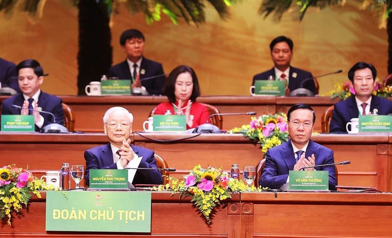 Tổng Bí thư Nguyễn Phú Trọng và Chủ tịch nước Võ Văn Thưởng tham gia Đoàn Chủ tịch Đại hội.
