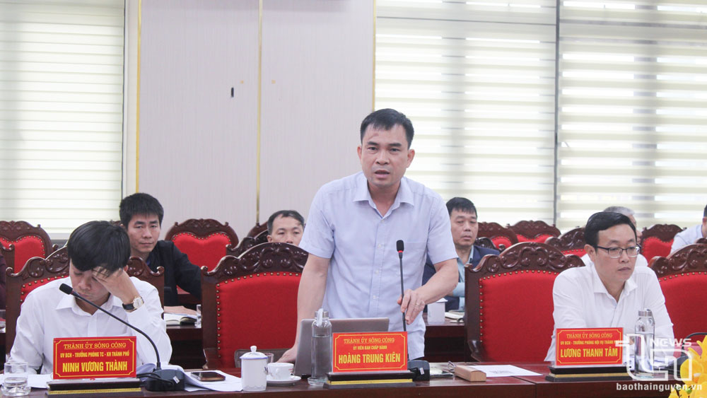 Đại biểu phát biểu ý kiến tại Hội nghị.