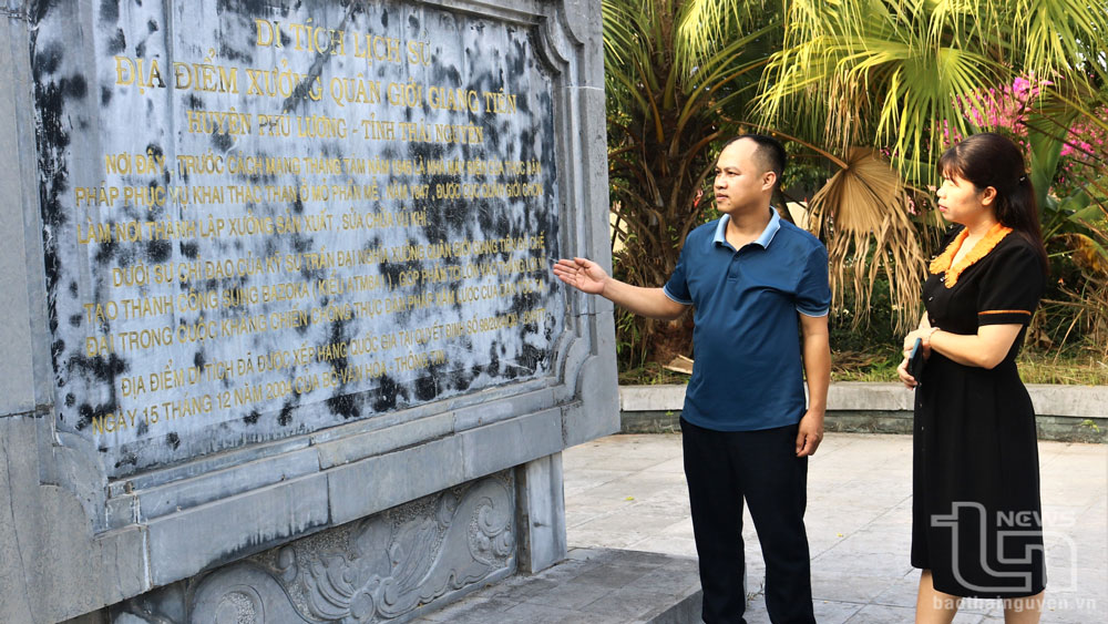 Hiện, chữ trên bia di tích đã bị mờ, khó đọc, cần được đầu tư sửa chữa.