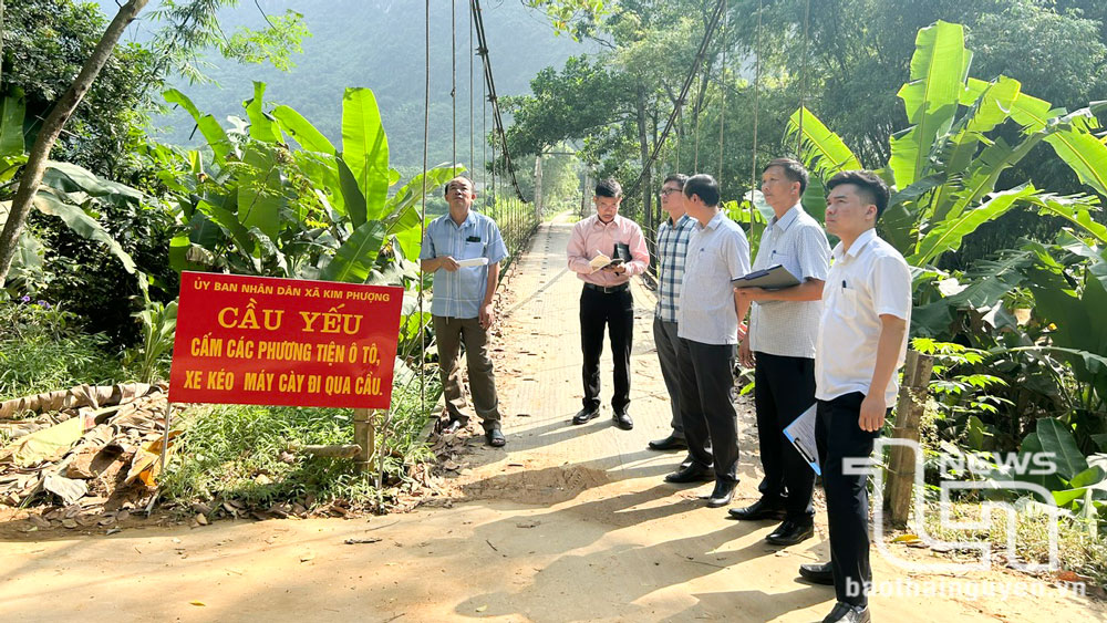 Đoàn kiểm tra của Sở Giao thông Vận tải, Văn phòng Ban An toàn giao thông tỉnh và UBND huyện Định Hoá kiểm tra các cầu treo dân sinh trên địa bàn huyện Định Hoá.