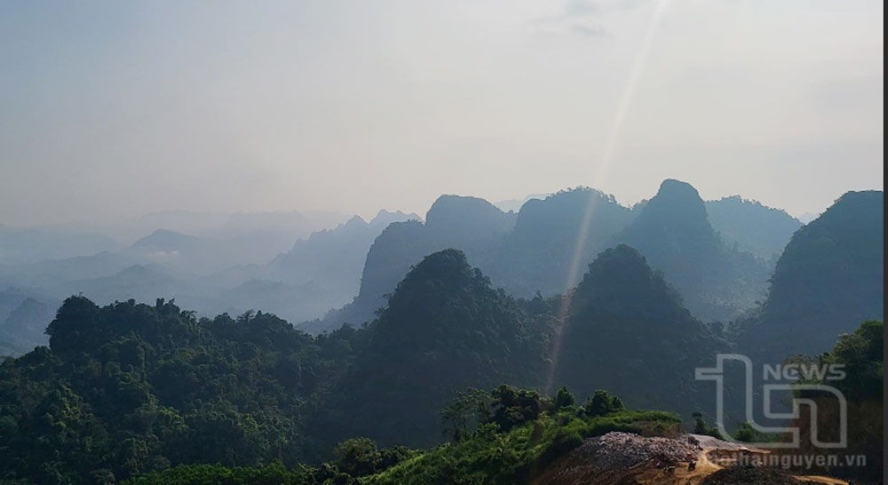 Khu dự trữ thiên nhiên Thần Sa - Phượng Hoàng với các dãy núi đá trải dài trên địa phận 8 địa phương của huyện Võ Nhai.