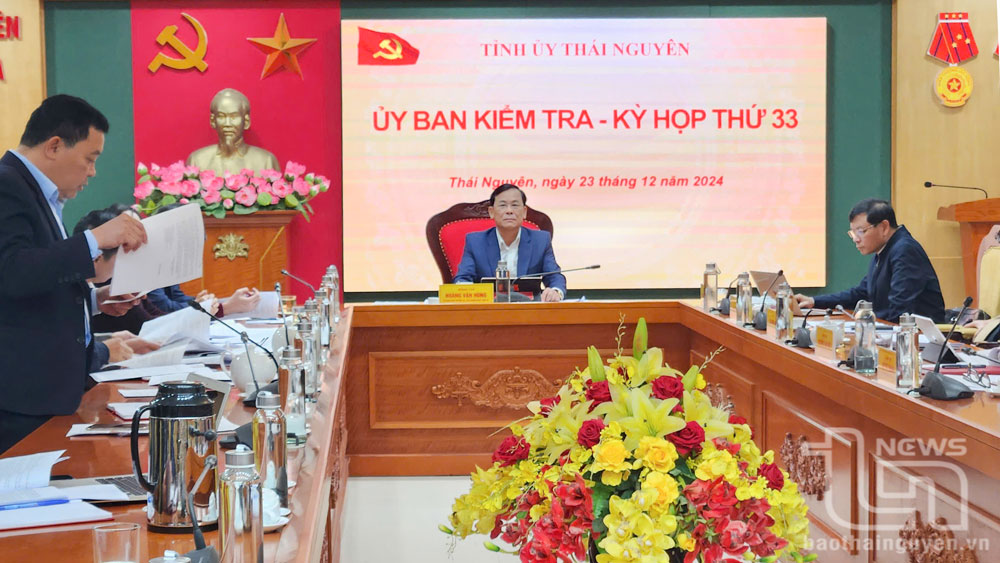 Đồng chí Chủ nhiệm Ủy ban Kiểm tra Tỉnh ủy Hoàng Văn Hùng chủ trì Kỳ họp.