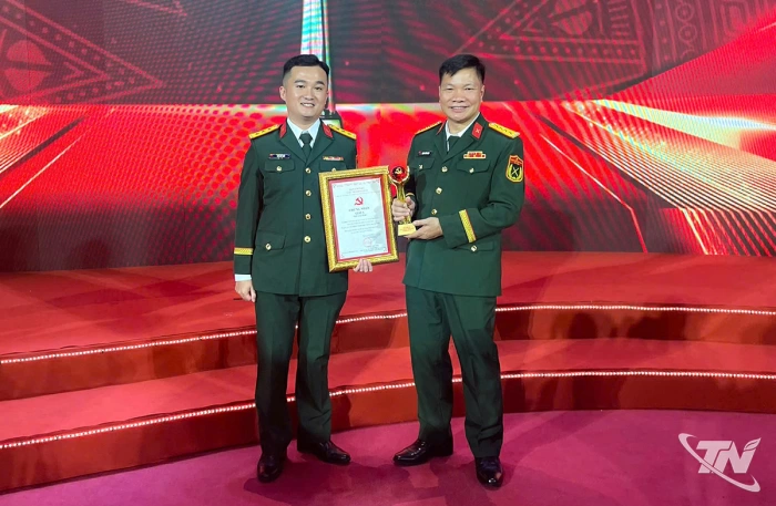 ​​​​​​​Gương sáng bảo vệ nền tảng tư tưởng của Đảng