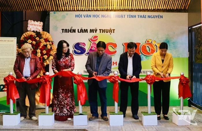 Khai mạc Triển lãm mỹ thuật 'Sắc mới' 2025