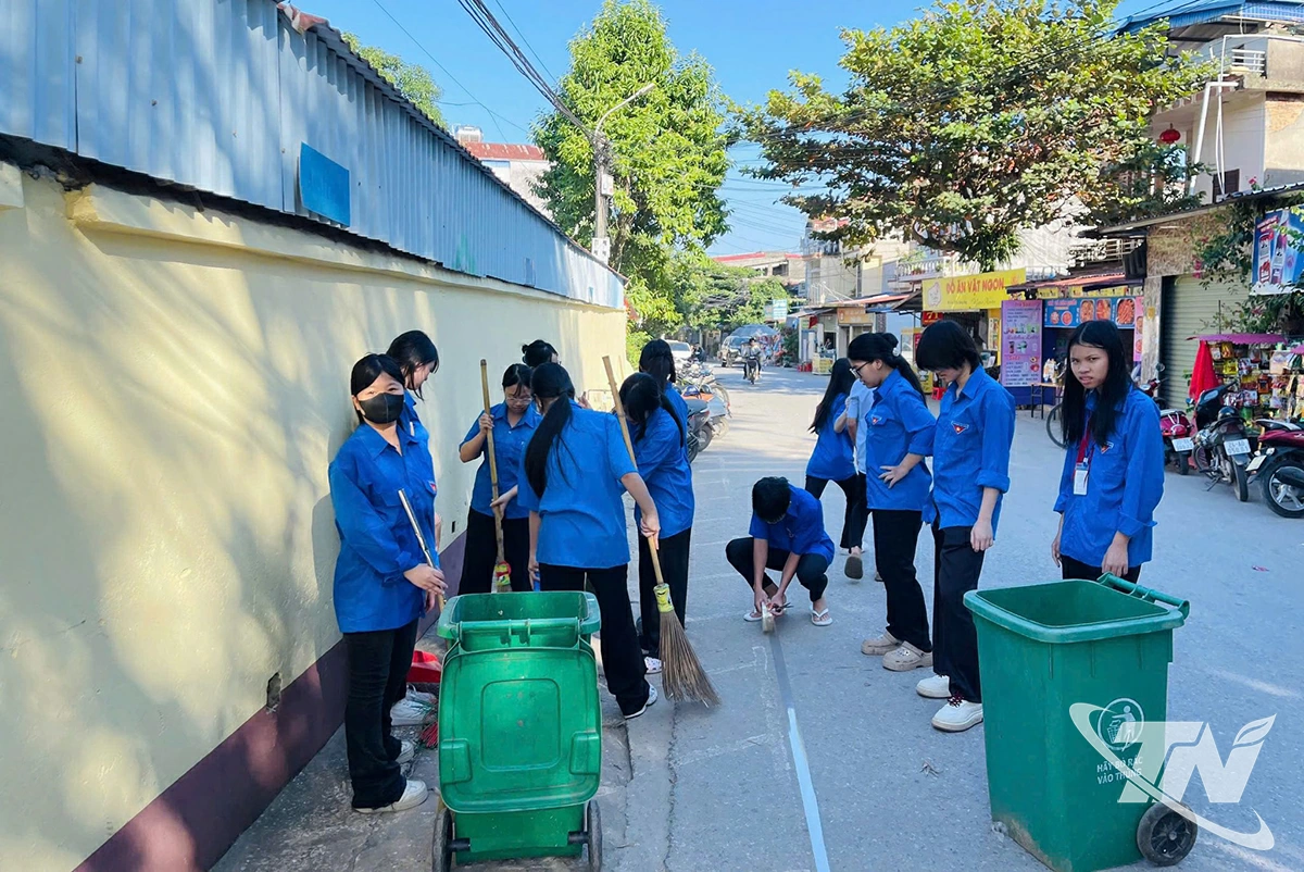 Trường THCS Nha Trang tổ chức nhiều hoạt động ý nghĩa vì cộng đồng
thu hút đông đảo học sinh tham gia.