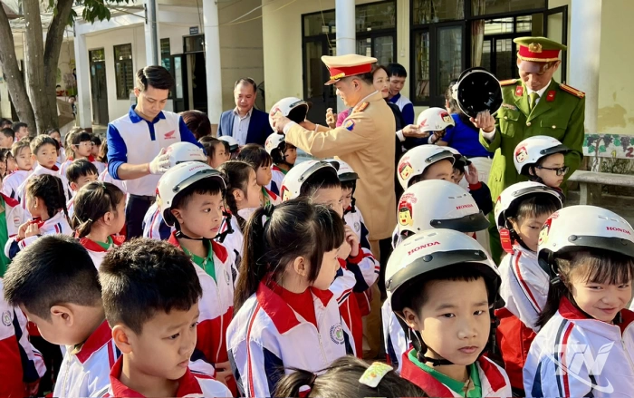 Tuyên truyền về an toàn giao thông tại Trường Tiểu học Trưng Vương