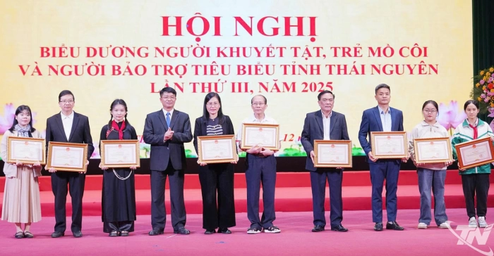 Biểu dương người khuyết tật, trẻ mồ côi và người bảo trợ tiêu biểu