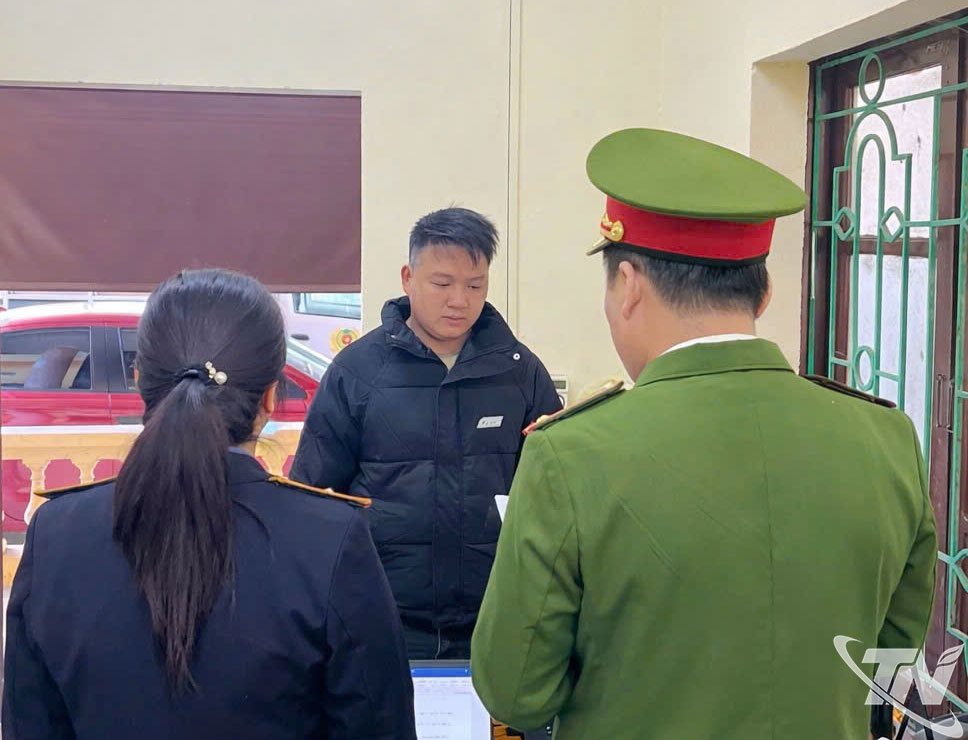 Đối tượng Hoàng Văn Tiêu tại cơ quan Công an.