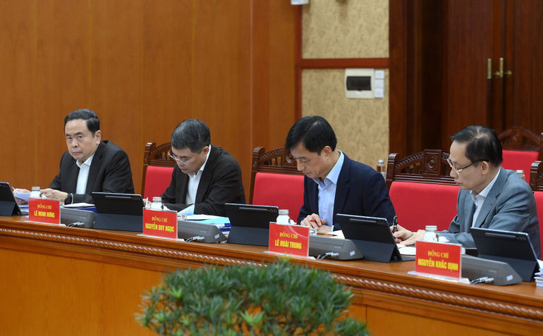 Chủ tịch Quốc hội Trần Thanh Mẫn và các đại biểu tham dự Phiên họp.