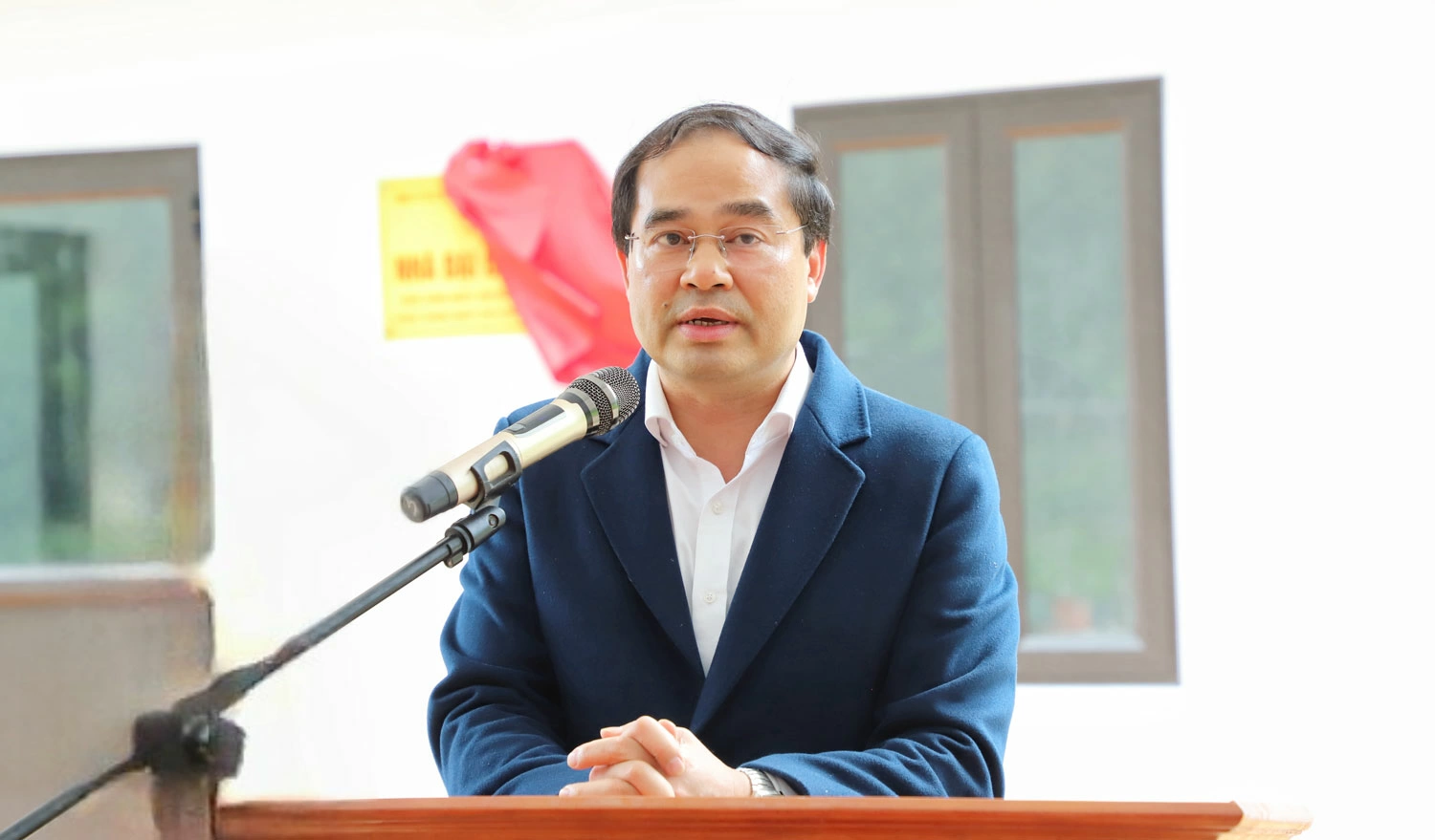 Đồng chí Bí thư Tỉnh ủy phát biểu tại Lễ bàn giao nhà Đại đoàn kết.