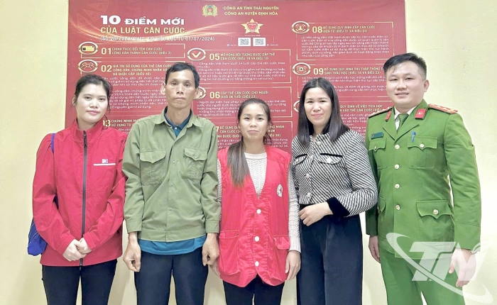 Công an xã Phú Đình: Kịp thời hỗ trợ người đi lạc đường trở về nhà an toàn