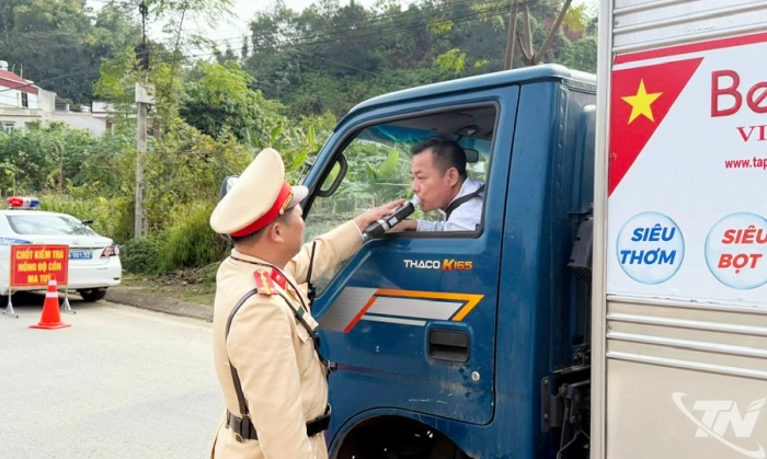 Siết chặt kỷ cương, bảo đảm an toàn giao thông
