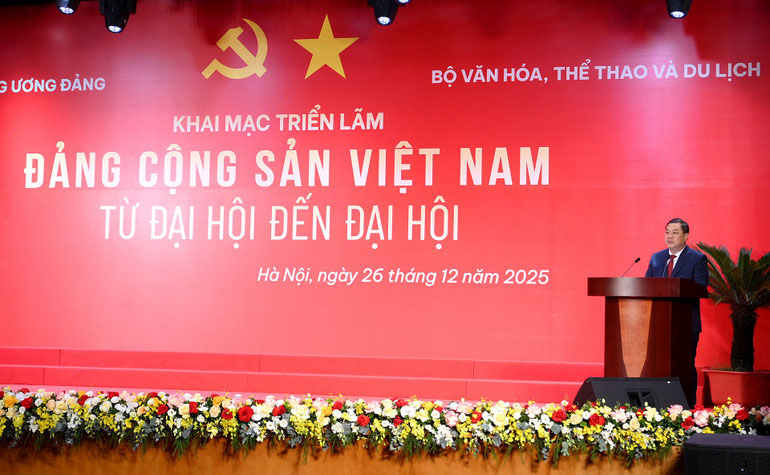 Chánh Văn phòng Trung ương Đảng Phạm Gia Túc phát biểu khai mạc triển lãm.