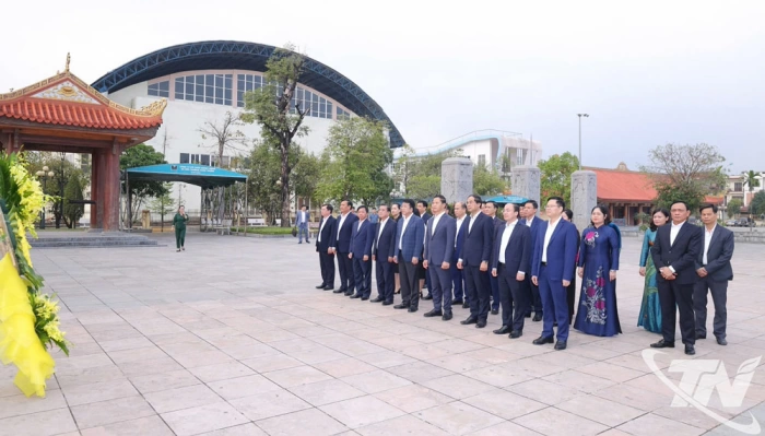 Dâng hương tưởng niệm 60 liệt sĩ Thanh niên xung phong Đại đội 915