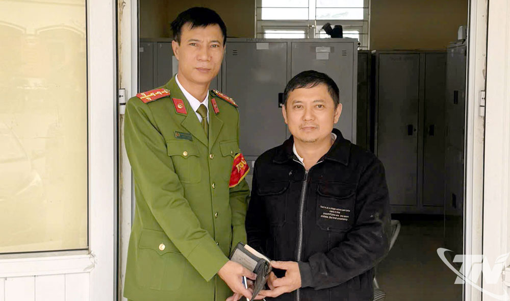 Công an xã Điềm Thụy trao trả đầy đủ tài sản cho anh Hà Mậu Hải theo đúng quy định