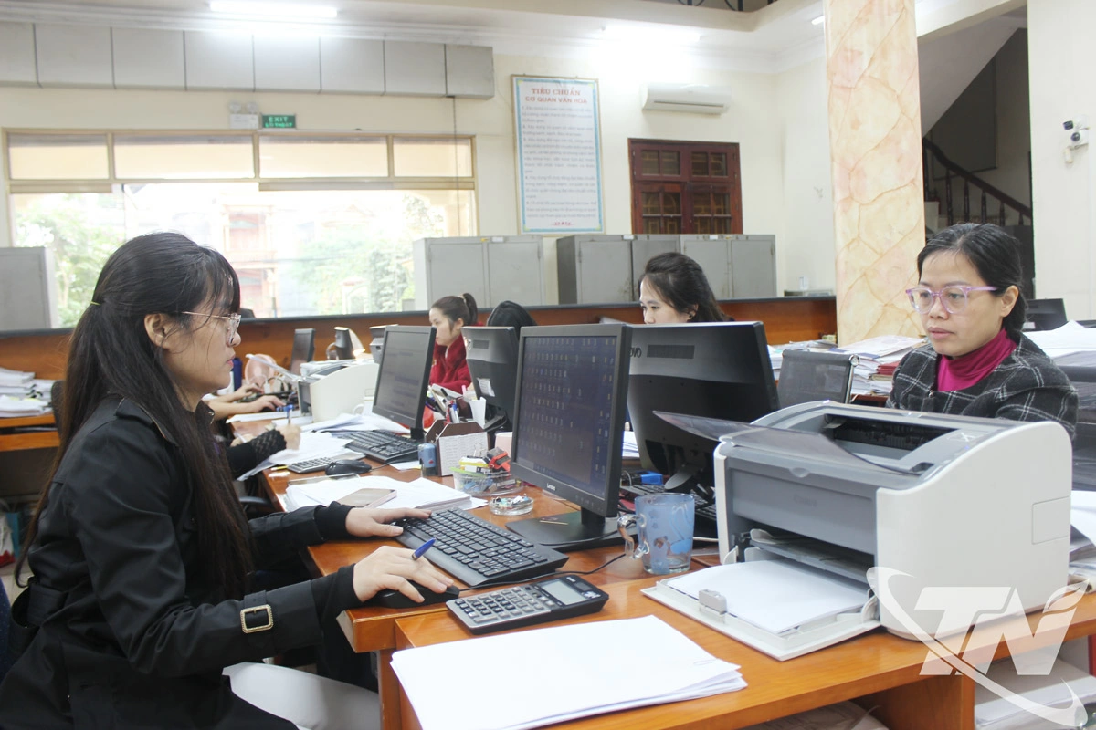 Vượt qua khó khăn về cơ sở vật chất và áp lực công việc, năm 2025 Phòng Giao dịch số 3 được Kho bạc Nhà nước Khu vực VII xếp loại hoàn thành xuất sắc nhiệm vụ.