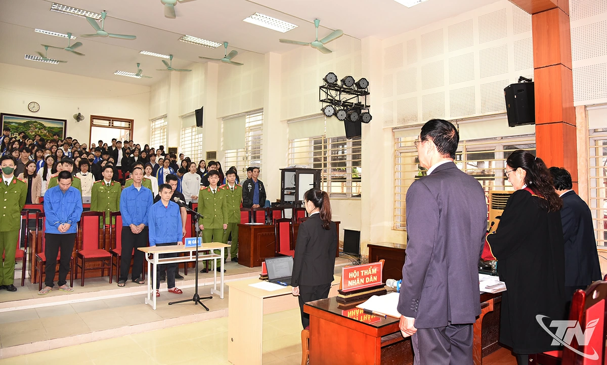 Hội đồng Xét xử tuyên án.