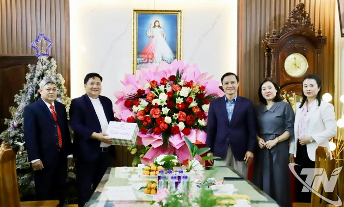 Lãnh đạo tỉnh thăm, chúc mừng các cơ sở tôn giáo nhân dịp Giáng sinh
