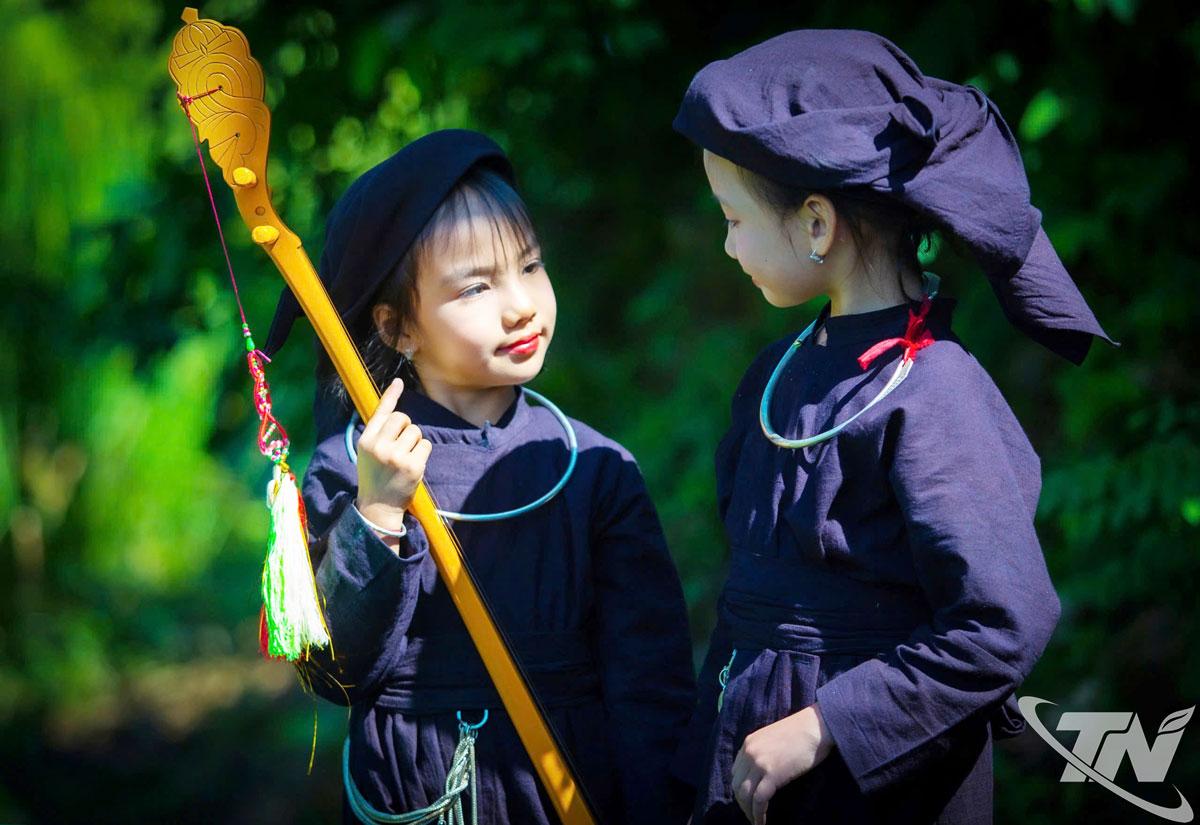 Truyền lửa hát Then cho thế hệ trẻ.