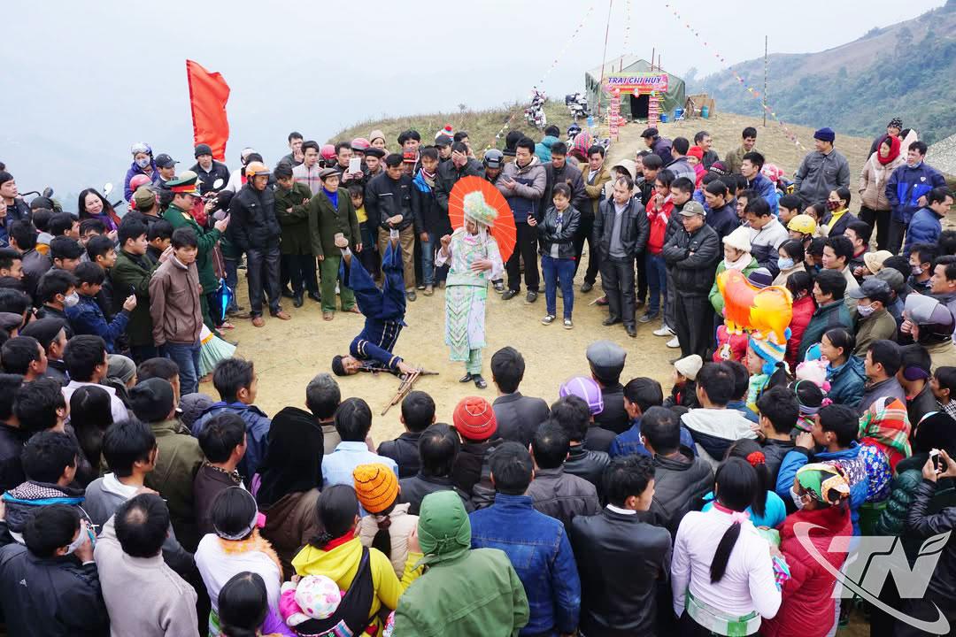 Múa khèn - nét văn hóa đặc sắc của đồng bào dân tộc Mông.