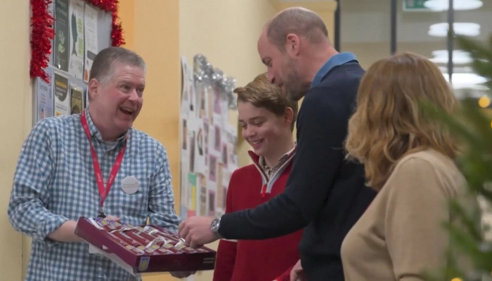 Hoàng tử William và con trai tham gia hoạt động thiện nguyện hỗ trợ người vô gia cư tại Anh