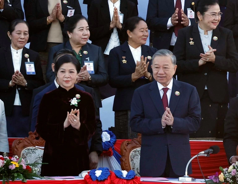 Tổng Bí thư Tô Lâm và Phu nhân dự Lễ kỷ niệm 50 năm Quốc khánh Lào và 105 năm Ngày sinh Chủ tịch Kaysone Phomvihane. (Ảnh: Thống Nhất/TTXVN)