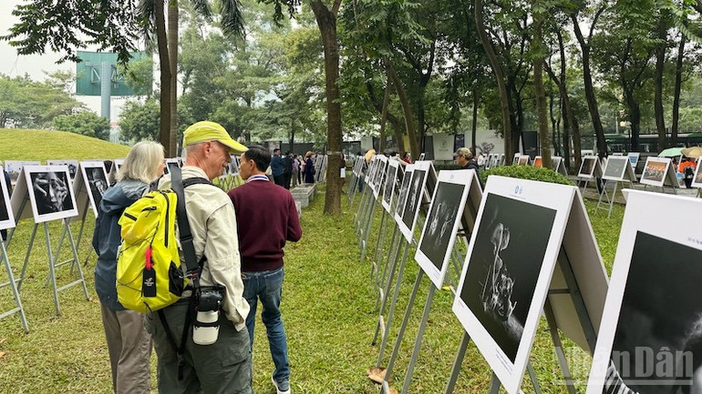 Triển lãm diễn ra đến hết ngày 9/12 tại Bảo tàng Dân tộc học, đường Nguyễn Văn Huyên, phường Cầu Giấy, Hà Nội.
