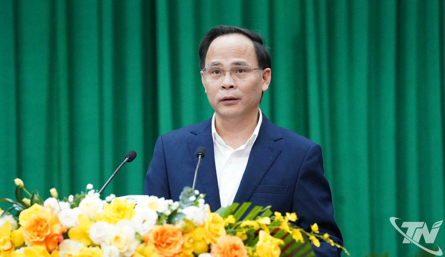 Đồng chí Phó Chủ tịch UBND tỉnh Nguyễn Linh trình bày Tờ trình về phân bổ dự toán ngân sách nhà nước tỉnh Thái Nguyên năm 2026.