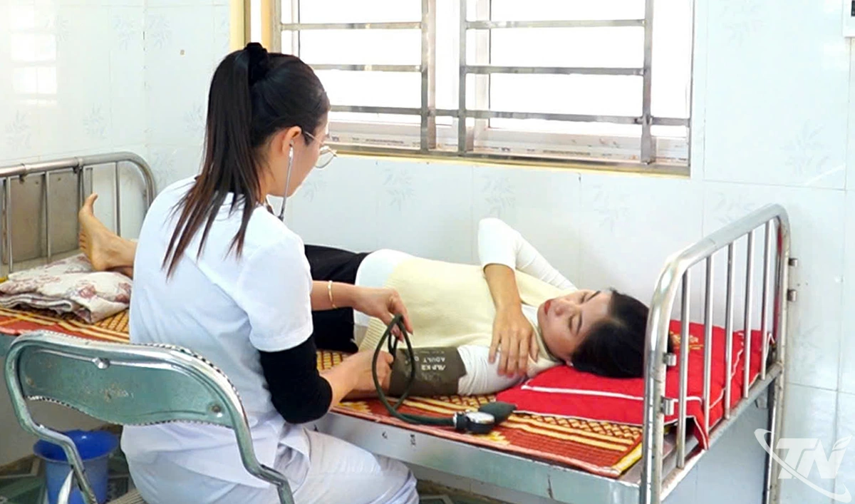 Khám và tư vấn dĩnh dưỡng cho bà mẹ mang thai tại Trạm y tế xã Lam Vỹ