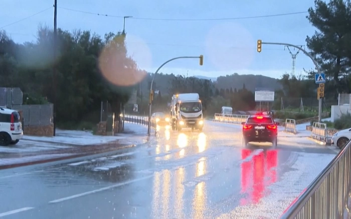 Mưa đá hiếm gặp trút xuống đảo Ibiza, Tây Ban Nha