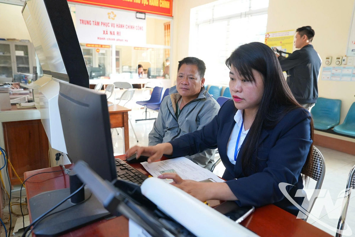 Việc giải quyết thủ tục hành chính thuận lợi tạo điều kiện để người dân xã Na Rì tiếp cận hiệu quả các chính sách của Đảng và Nhà nước.